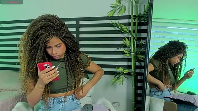Snapshot of nayah__ chatting on 09.14.25 nayah online show from 09.14.25