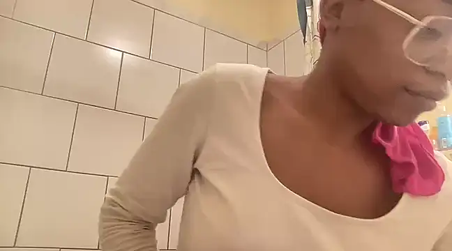 MommyConfident online show from 01.24.25