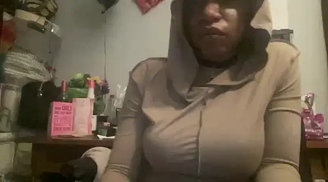 MommyConfident online show from 02.18.25