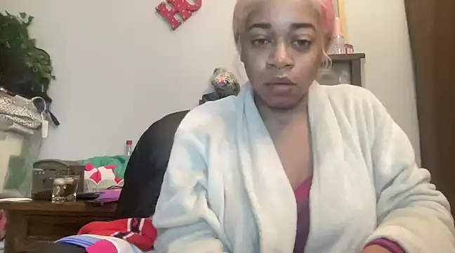 MommyConfident online show from 03.15.25