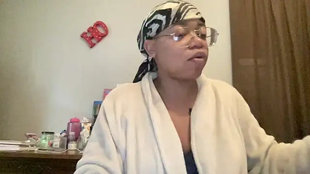 MommyConfident online show from 12.05.25