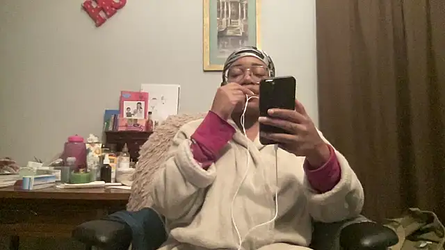 MommyConfident online show from 12.21.25