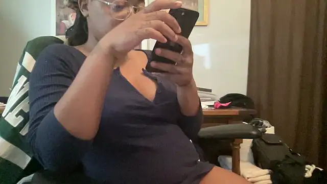 MommyConfident online show from 05.26.26