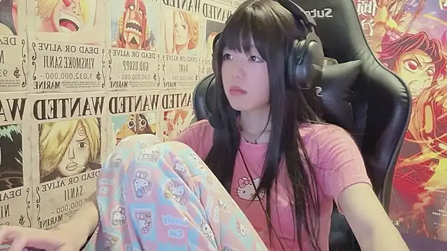 Snapshot of SNAKEgirlQAQ chatting on 06.01.26 SNAKEgirlQAQ online show from 06.01.26