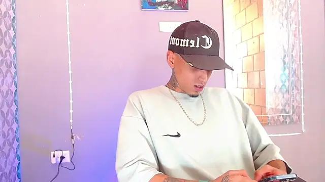 Snapshot of Liam_lee chatting on 06.17.26 Liam lee online show from 06.17.26