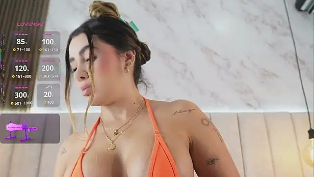 Snapshot of Annyy_Rosse chatting on 01.17.26 Annyy Rosse online show from 01.17.26