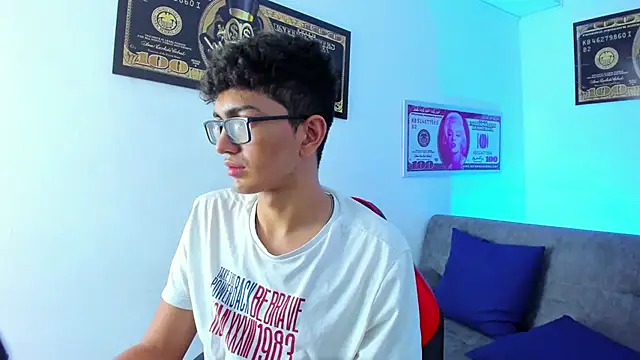 Snapshot of TylerWhite_ chatting on 02.01.25 TylerWhite online show from 02.01.25