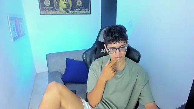 Snapshot of TylerWhite_ chatting on 02.08.25 TylerWhite online show from 02.08.25