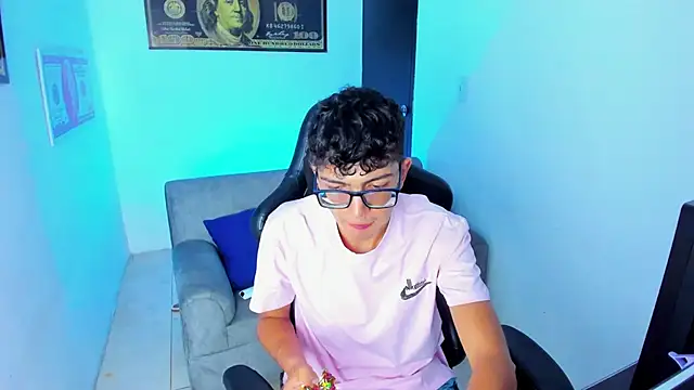 Snapshot of TylerWhite_ chatting on 02.09.25 TylerWhite online show from 02.09.25