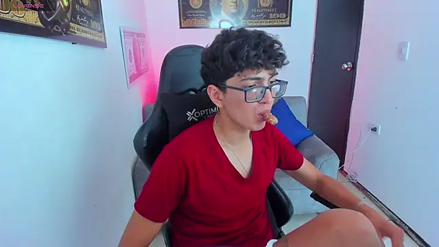 Snapshot of TylerWhite_ chatting on 03.18.25 TylerWhite online show from 03.18.25