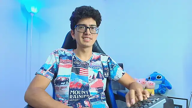 Snapshot of TylerWhite_ chatting on 09.19.25 TylerWhite online show from 09.19.25