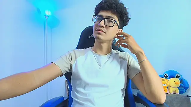 Snapshot of TylerWhite_ chatting on 10.18.25 TylerWhite online show from 10.18.25