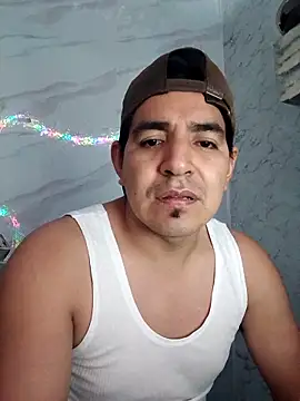 Snapshot of latino17 chatting on 05.05.26 latino17 online show from 05.05.26