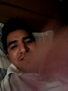 Snapshot of latino17 chatting on 05.10.26 latino17 online show from 05.10.26