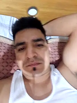 Snapshot of latino17 chatting on 05.18.26 latino17 online show from 05.18.26