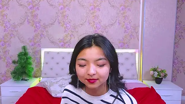 Shy Kira online show from 12.17.24