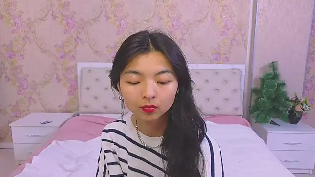 Shy Kira online show from 12.20.24