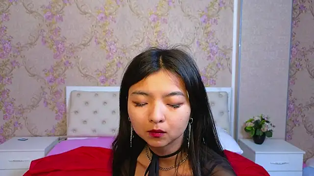 Shy Kira online show from 02.04.25