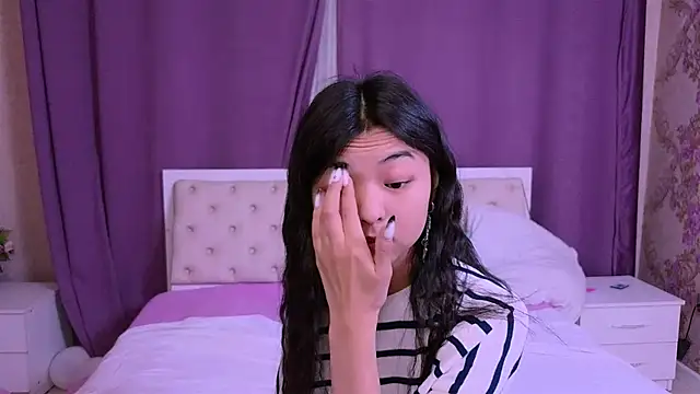 Shy Kira online show from 02.19.25