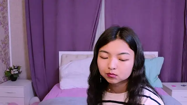 Shy Kira online show from 02.20.25