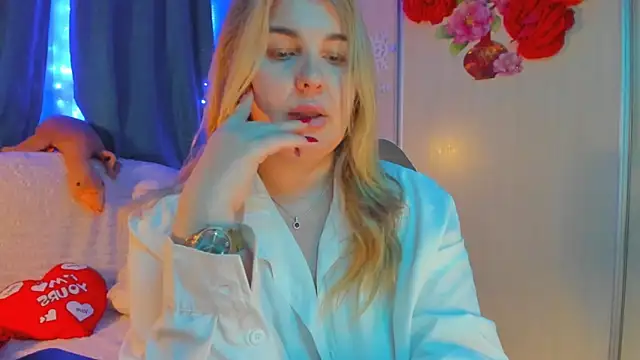 CoraSwon online show from 02.09.25