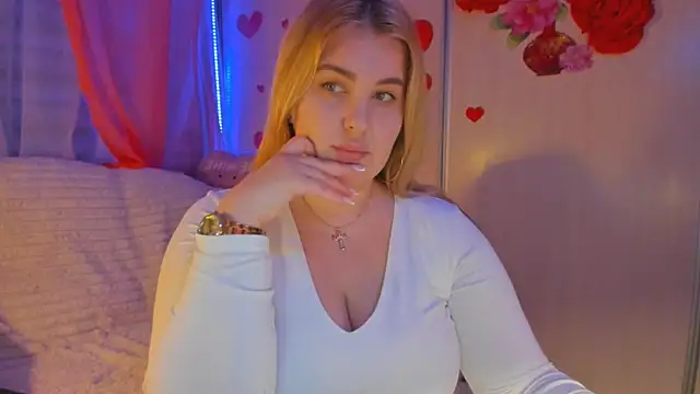 CoraSwon online show from 03.04.25