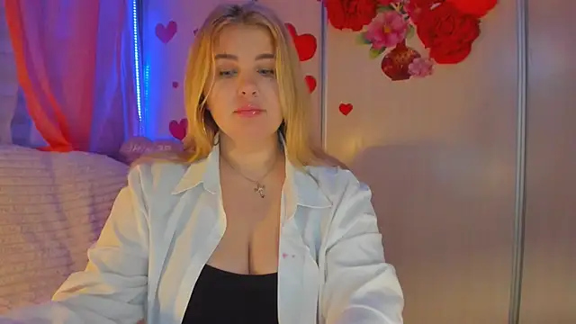 CoraSwon online show from 03.04.25