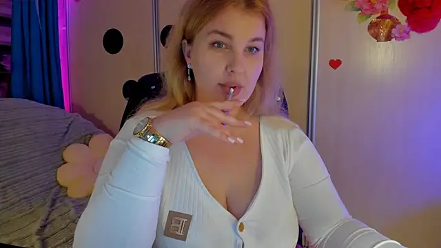 CoraSwon online show from 11.27.25