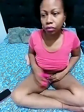 Snapshot of littlebrunett chatting on 12.22.24 littlebrunett online show from 12.22.24