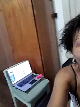 Snapshot of littlebrunett chatting on 03.06.25 littlebrunett online show from 03.06.25