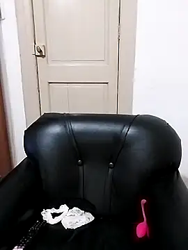 Snapshot of littlebrunett chatting on 03.12.25 littlebrunett online show from 03.12.25