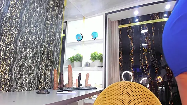 AmberNix online show from 02.08.25