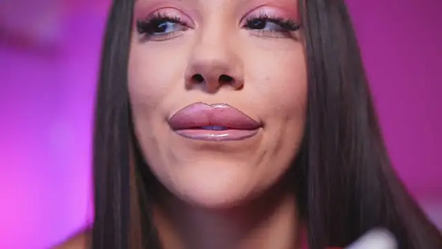 Snapshot of NatyDesiree chatting on 02.18.25 NatyDesiree online show from 02.18.25