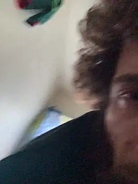 Snapshot of pantslesstraveler_plt chatting on 10.30.25 pantslesstraveler plt online show from 10.30.25