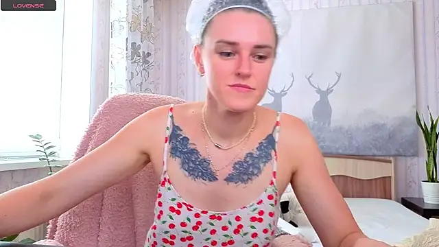Snapshot of Bella__Swoon chatting on 06.18.26 Bella Swoon online show from 06.18.26