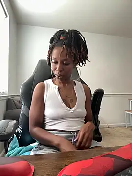 LeyaHoneybuns online show from 11.04.25