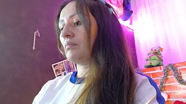LuisaFernanda170823 online show from 12.17.25