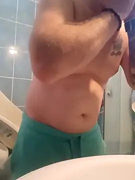 Snapshot of LucianM6 chatting on 09.16.25 LucianM6 online show from 09.16.25