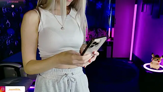 Snapshot of ShhhO_O chatting on 06.16.26 ShhhO O online show from 06.16.26