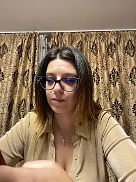 NadiraNoor online show from 11.10.25