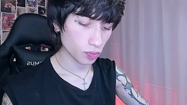 Snapshot of liamelf chatting on 01.06.25 liamelf online show from 01.06.25