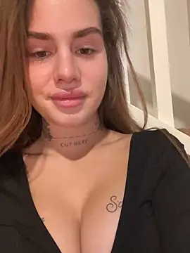 EmiliaCatalina online show from 02.17.25