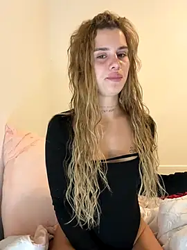 EmiliaCatalina online show from 10.15.25