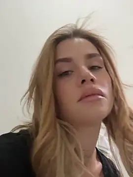 EmiliaCatalina online show from 11.01.25