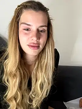 EmiliaCatalina online show from 11.25.25