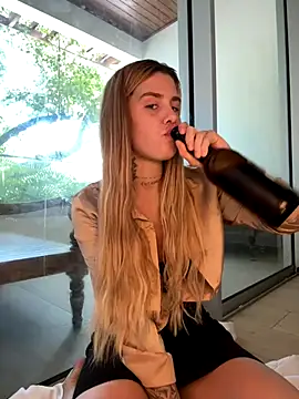 EmiliaCatalina online show from 11.30.25