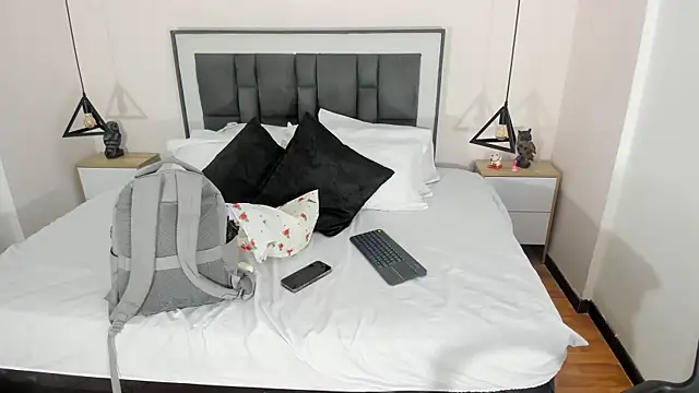 victoria cooper3 online show from 11.29.25