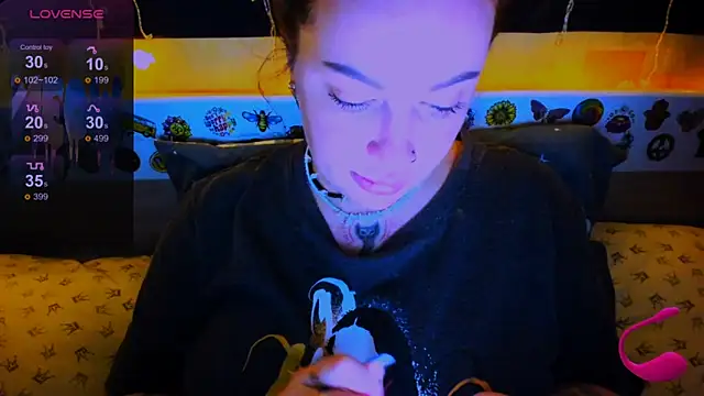 EllieOz online show from 02.18.25