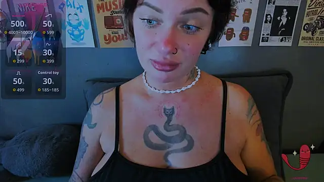 Snapshot of EllieOz chatting on 06.22.26 EllieOz online show from 06.22.26