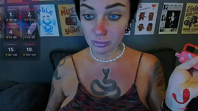 Snapshot of EllieOz chatting on 07.07.26 EllieOz online show from 07.07.26
